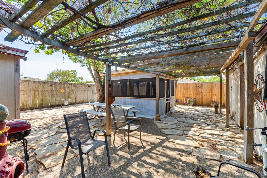 1302 Aswan Dr Property Photo 15