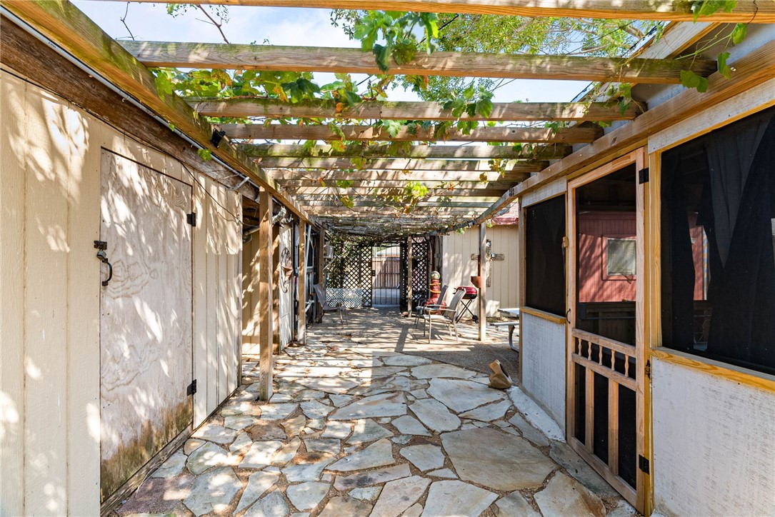 1302 Aswan Dr Property Photo 16