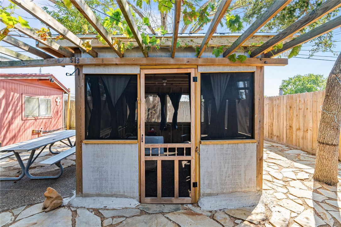 1302 Aswan Dr Property Photo 17