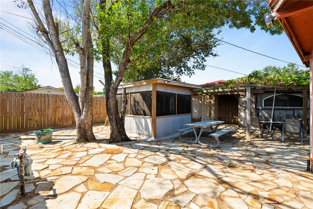 1302 Aswan Dr Property Photo 19