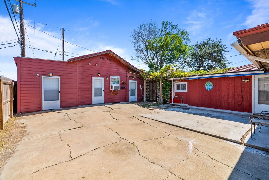 1302 Aswan Dr Property Photo 20