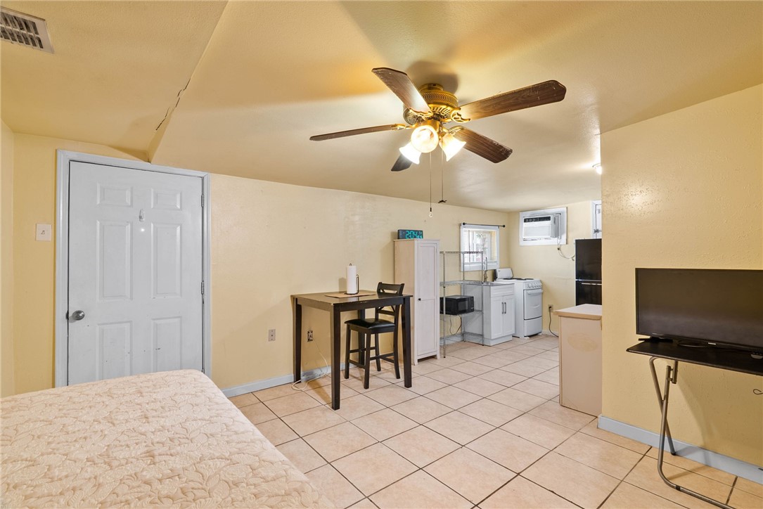 1302 Aswan Dr Property Photo 24