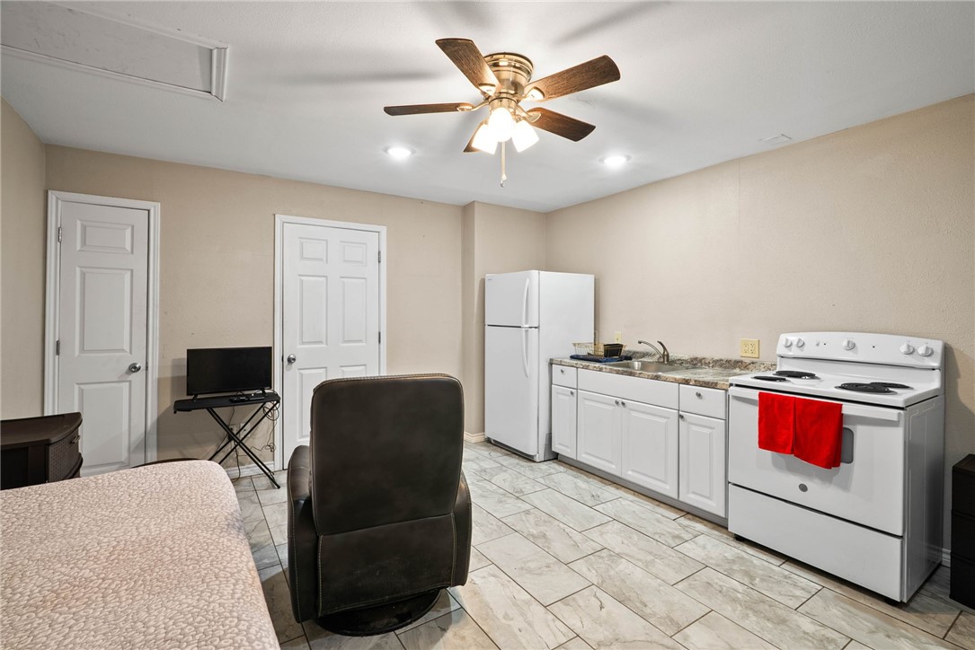 1302 Aswan Dr Property Photo 34