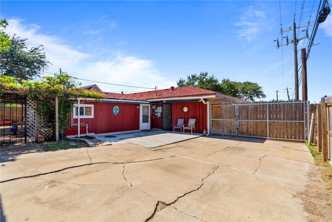 1302 Aswan Dr Property Photo 36