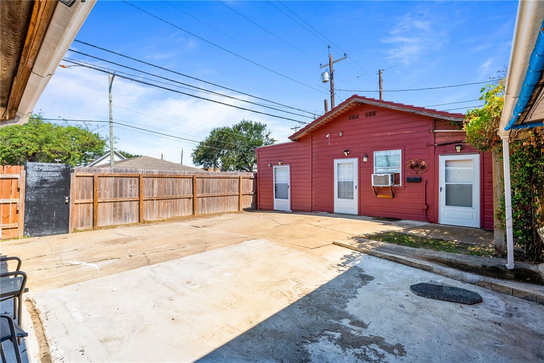 1302 Aswan Dr Property Photo 38