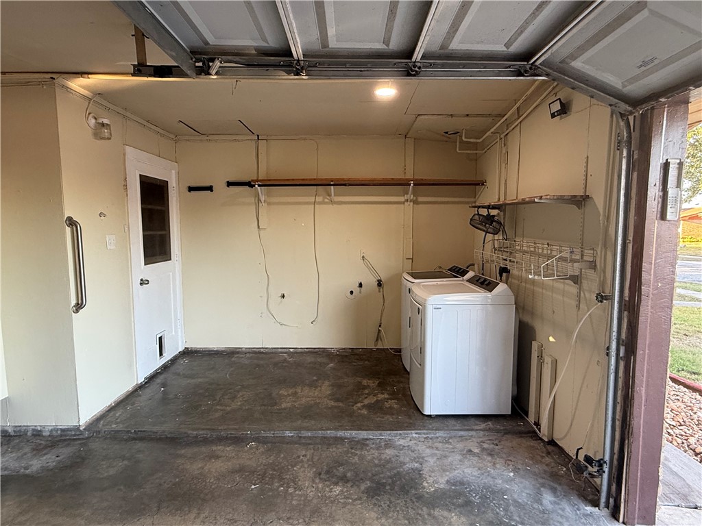 1302 Aswan Dr Property Photo 39