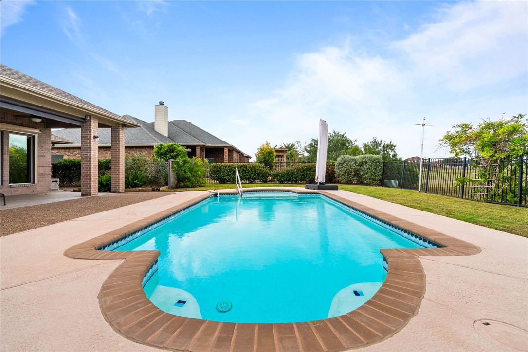 6414 Coronation Dr Property Photo 3