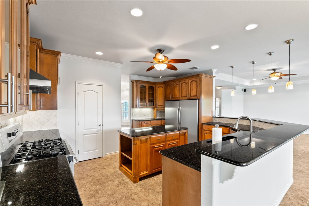 6414 Coronation Dr Property Photo 9