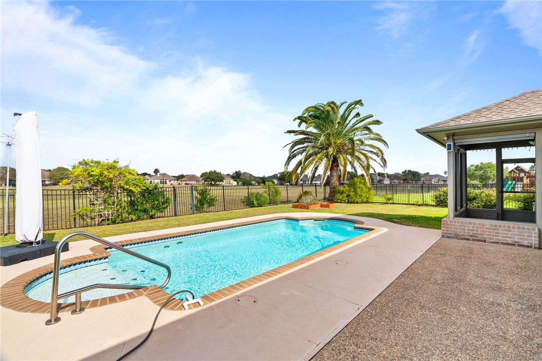 6414 Coronation Dr Property Photo 27