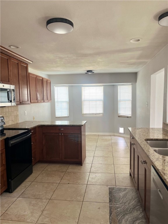 6705 Drake Dr Property Photo 5