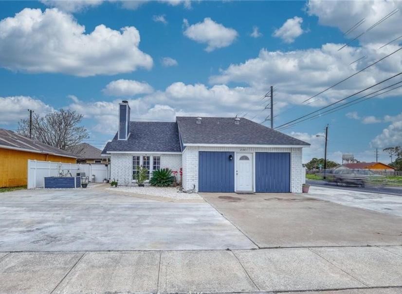 2301 Vialoux Dr Property Photo 1