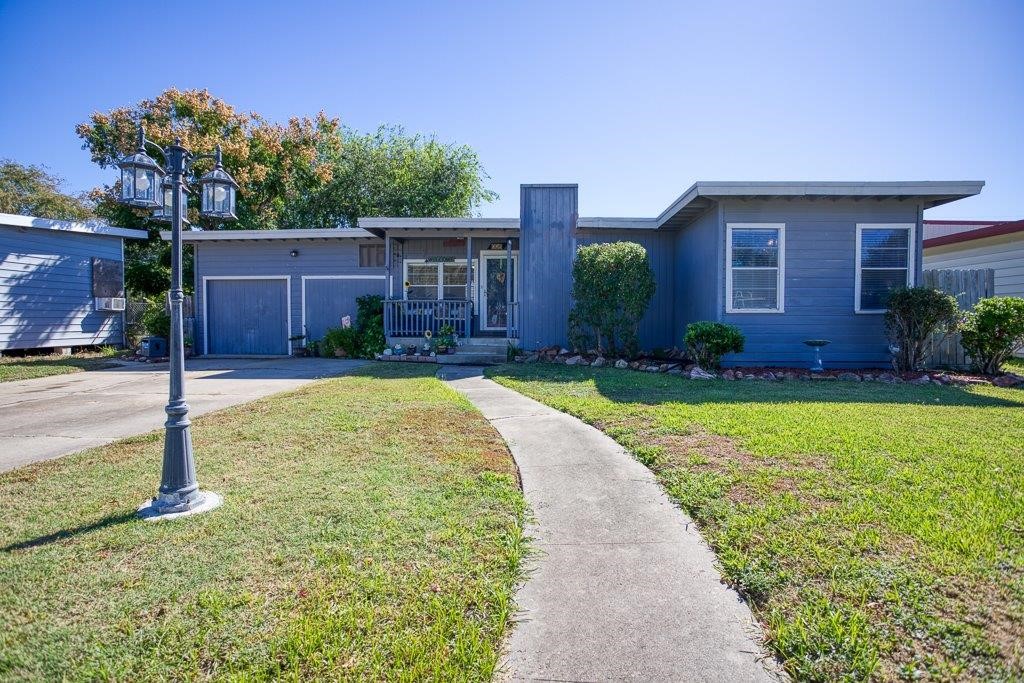 729 Chase Dr Property Photo 1