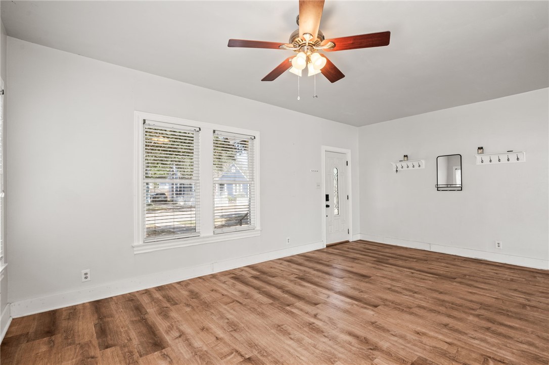 409 Southern St Property Photo 3