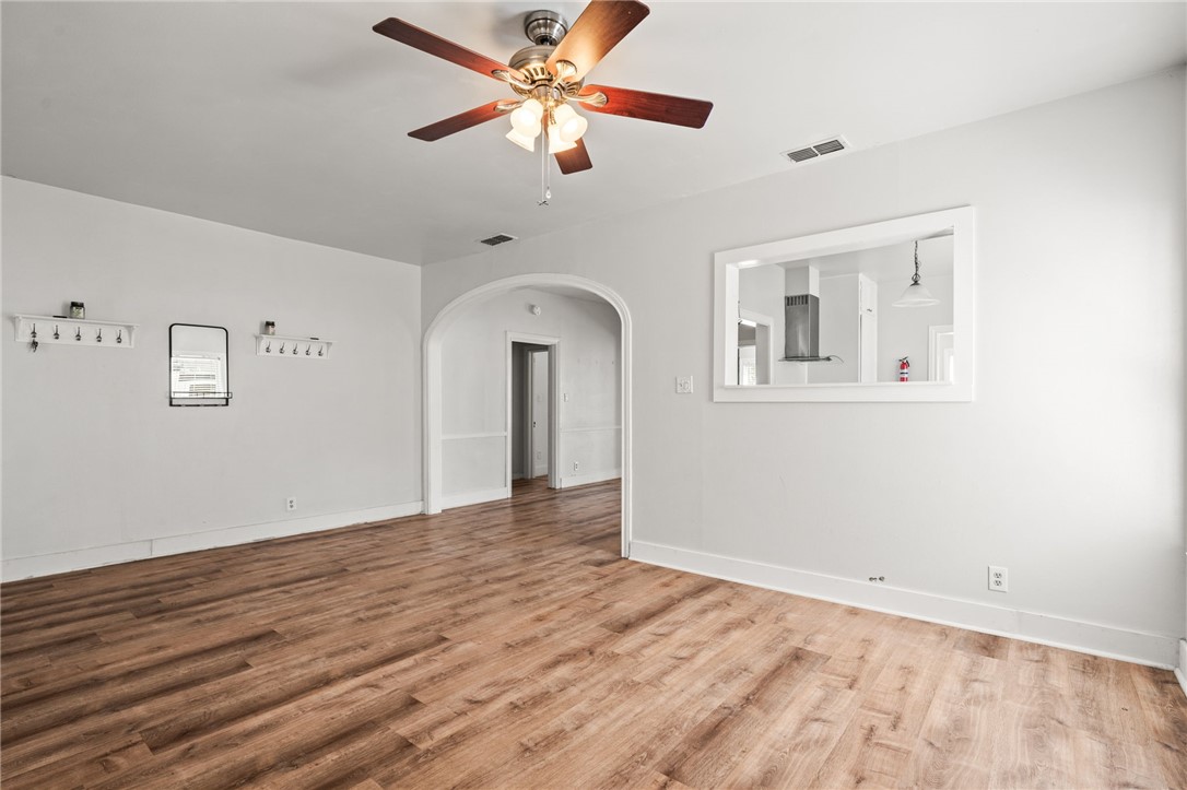 409 Southern St Property Photo 5