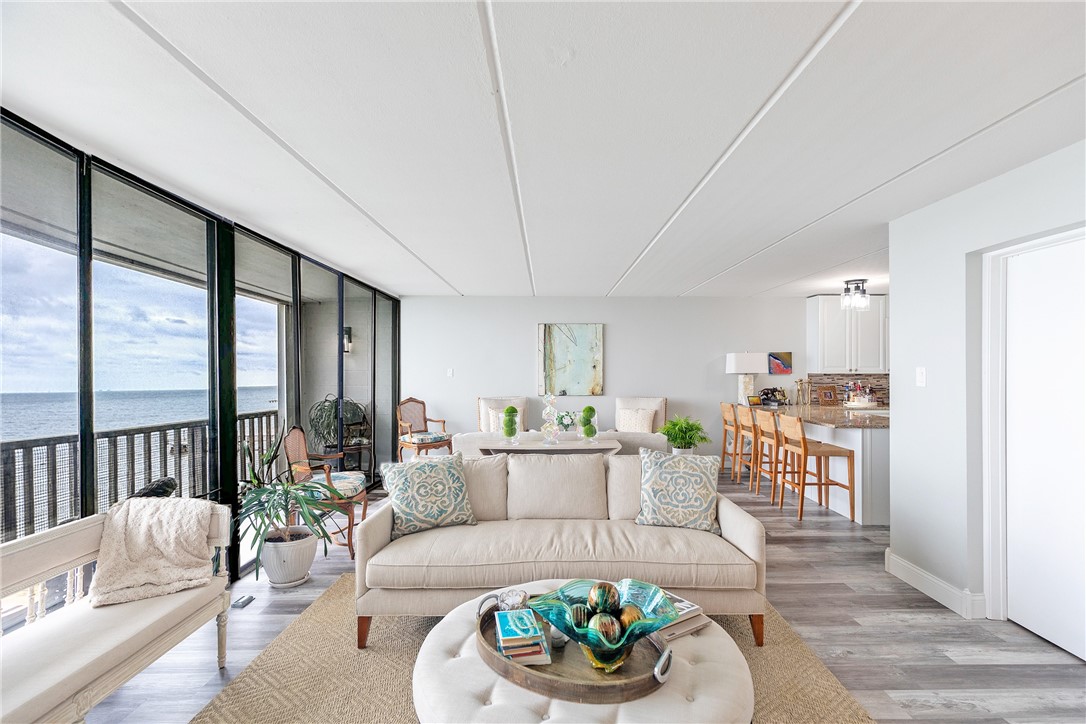 4334 Ocean Dr 403 Property Photo 8