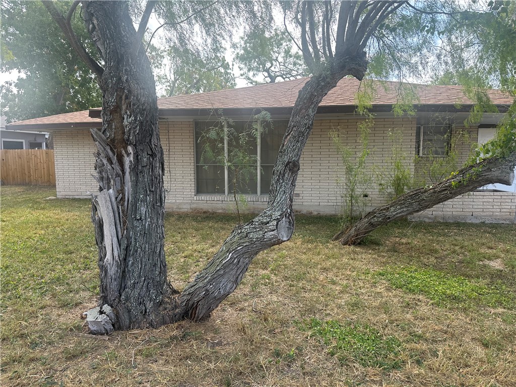 627 W Richard Ave Property Photo 2