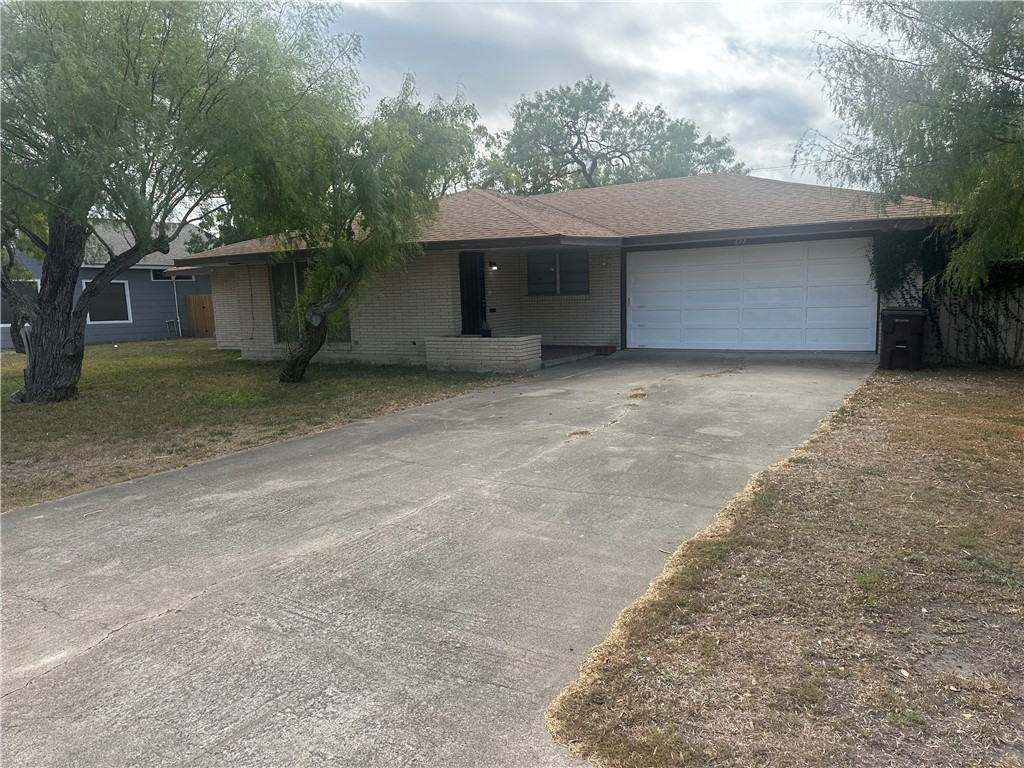 627 W Richard Ave Property Photo 3