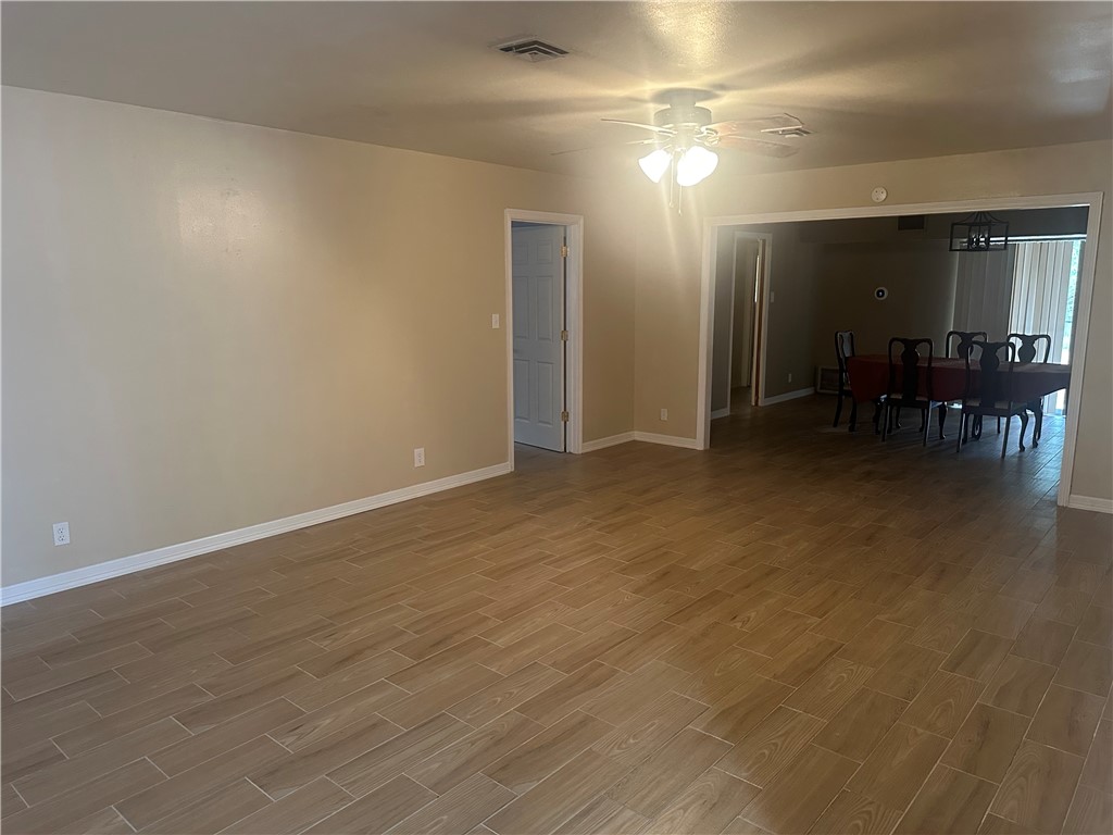 627 W Richard Ave Property Photo 5