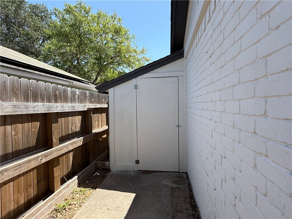 2413 Still Brook Dr Property Photo 25