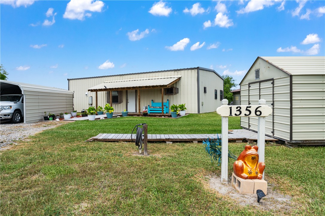 1356 Neubauer Point Property Photo 3