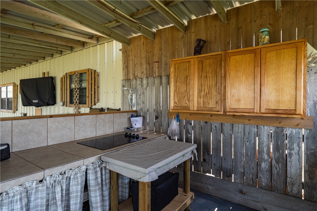 1356 Neubauer Point Property Photo 8