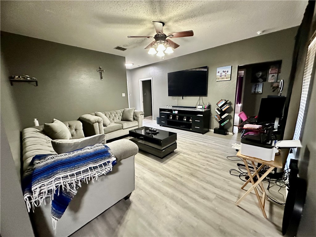 2154 Meadow Dr Property Photo 3