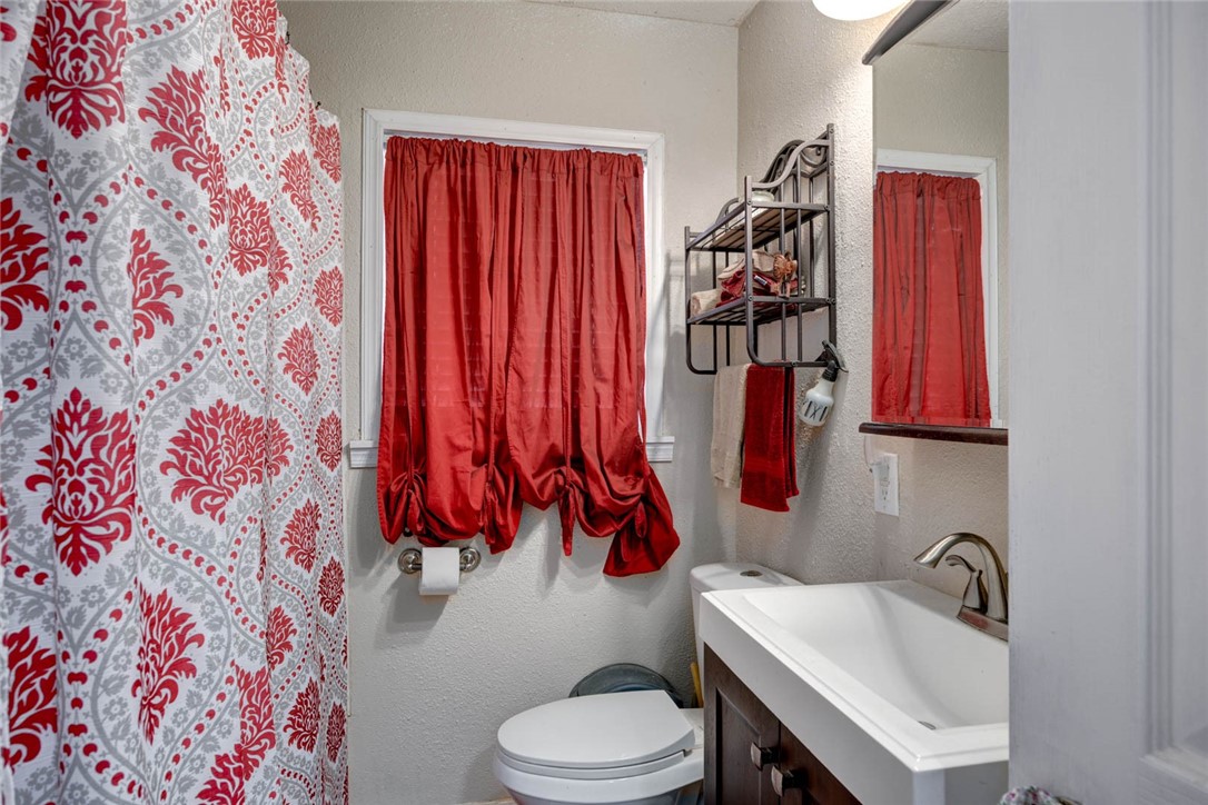 3906 Barnes St Property Photo 6