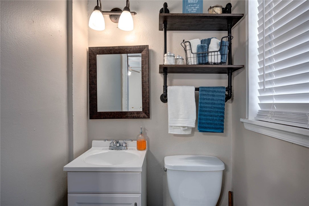 3906 Barnes St Property Photo 7