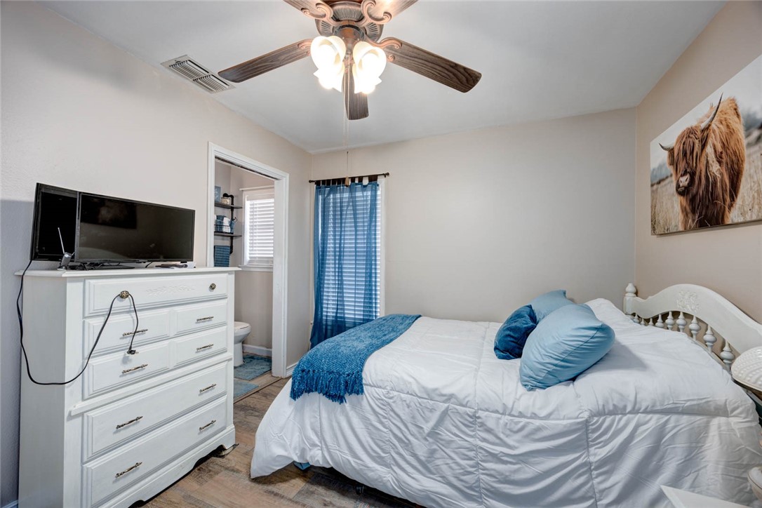 3906 Barnes St Property Photo 8