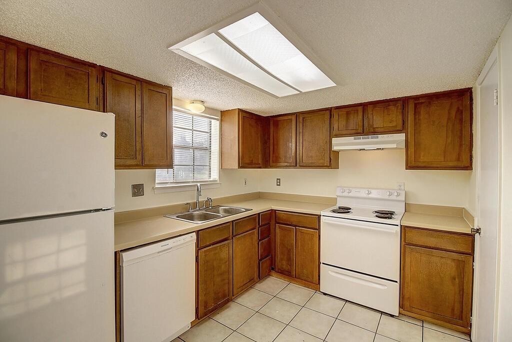 2314 Capitan Unit A Dr Property Photo 2