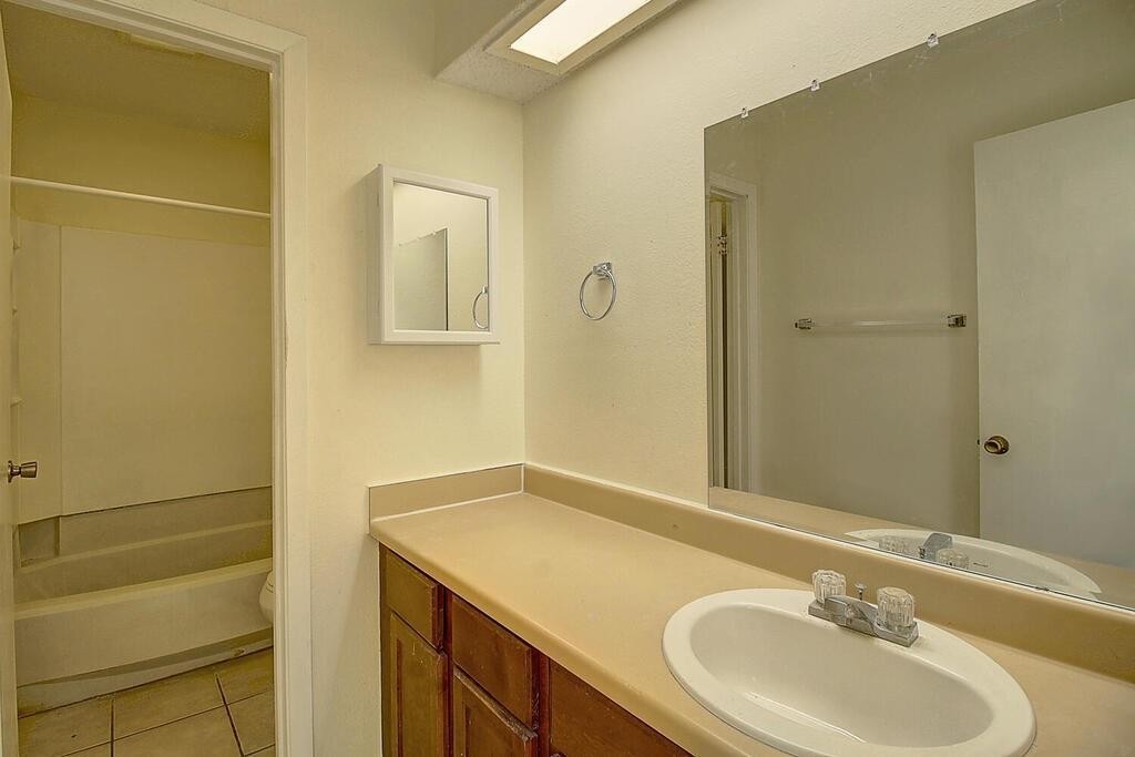 2314 Capitan Unit A Dr Property Photo 9