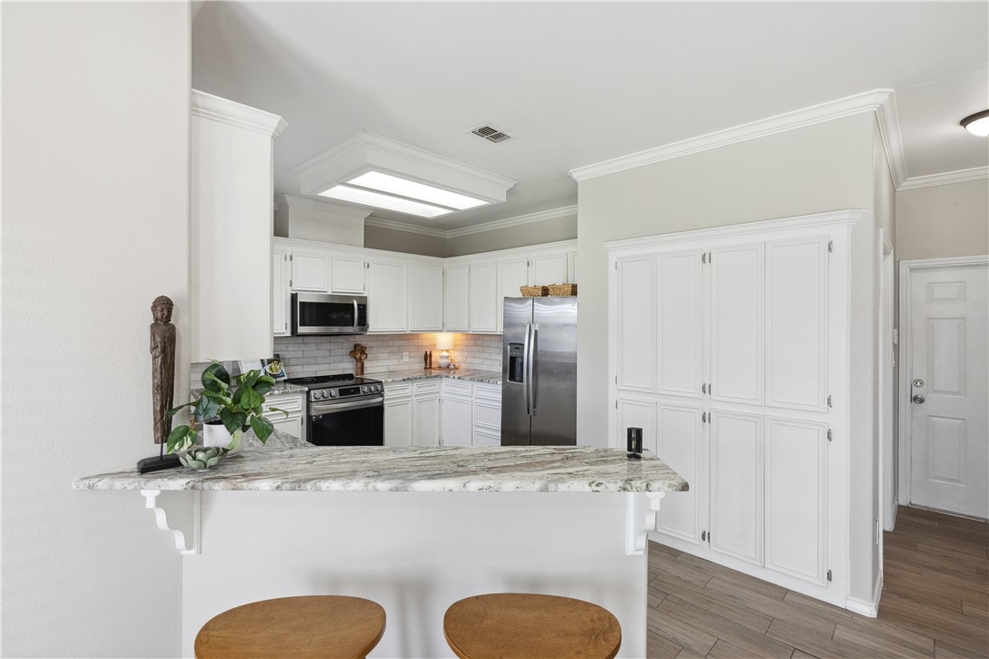 8222 Mima Circ Property Photo 7