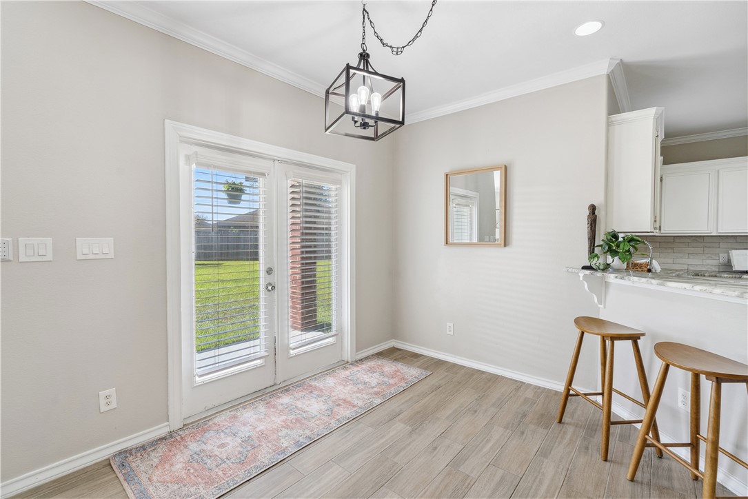 8222 Mima Circ Property Photo 9