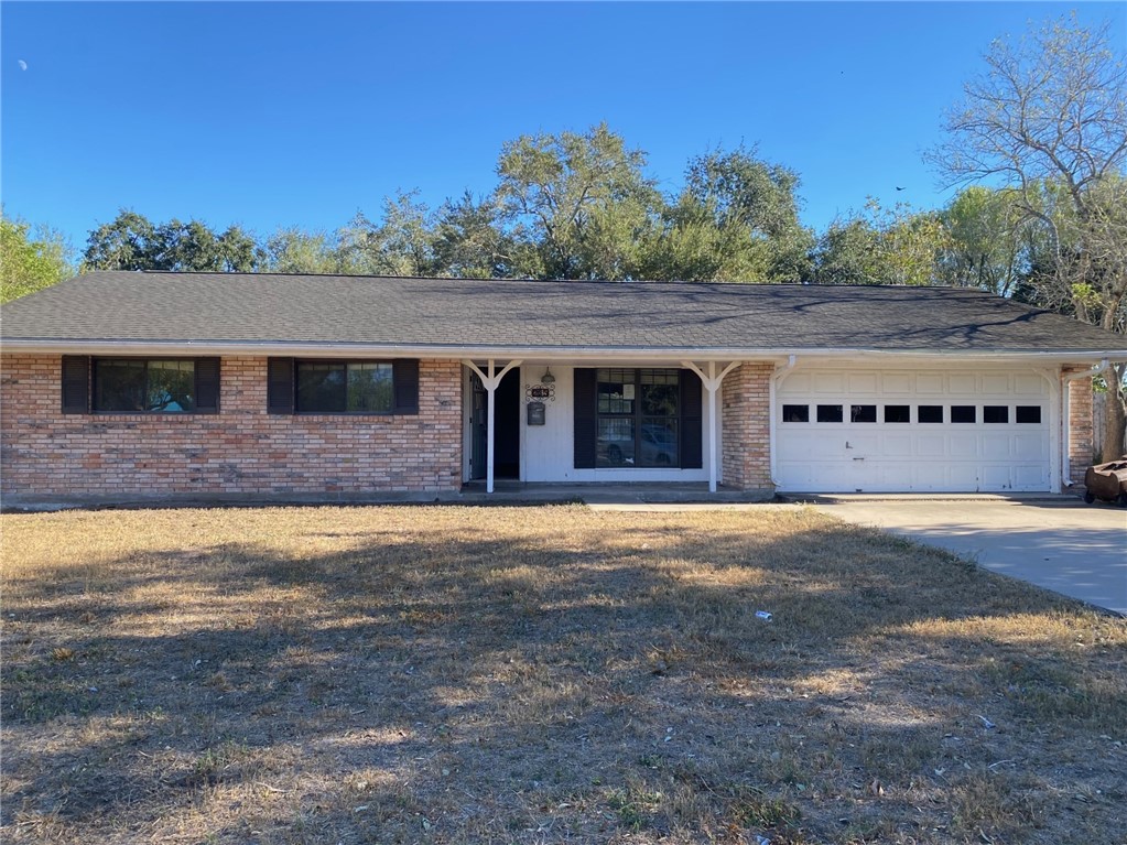 235 N Pasadena Dr Property Photo 1