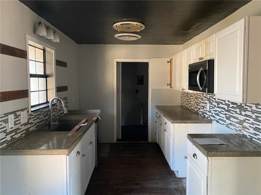 235 N Pasadena Dr Property Photo 4