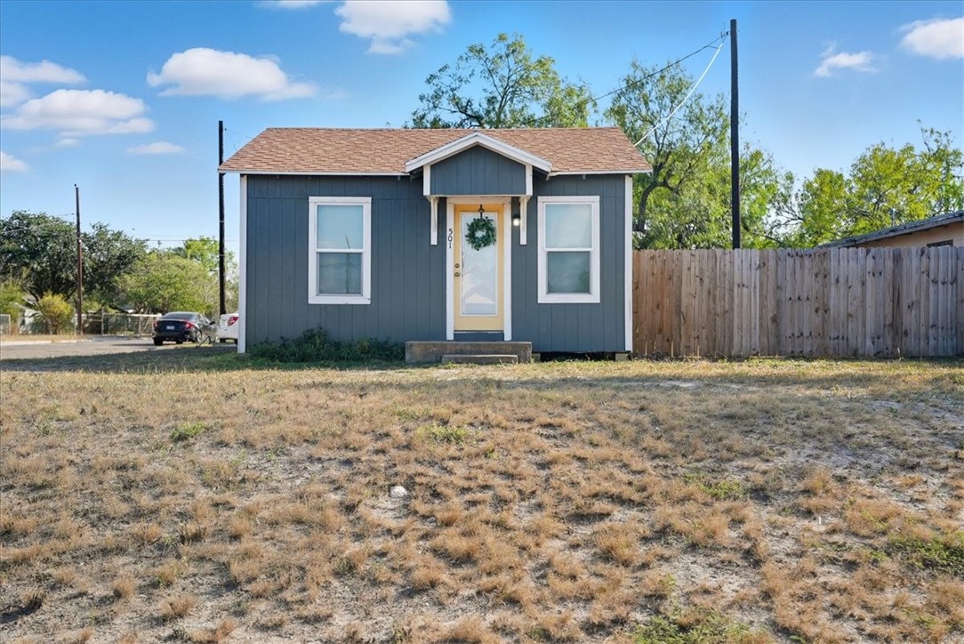 501 W Avenue D Ave Property Photo 1