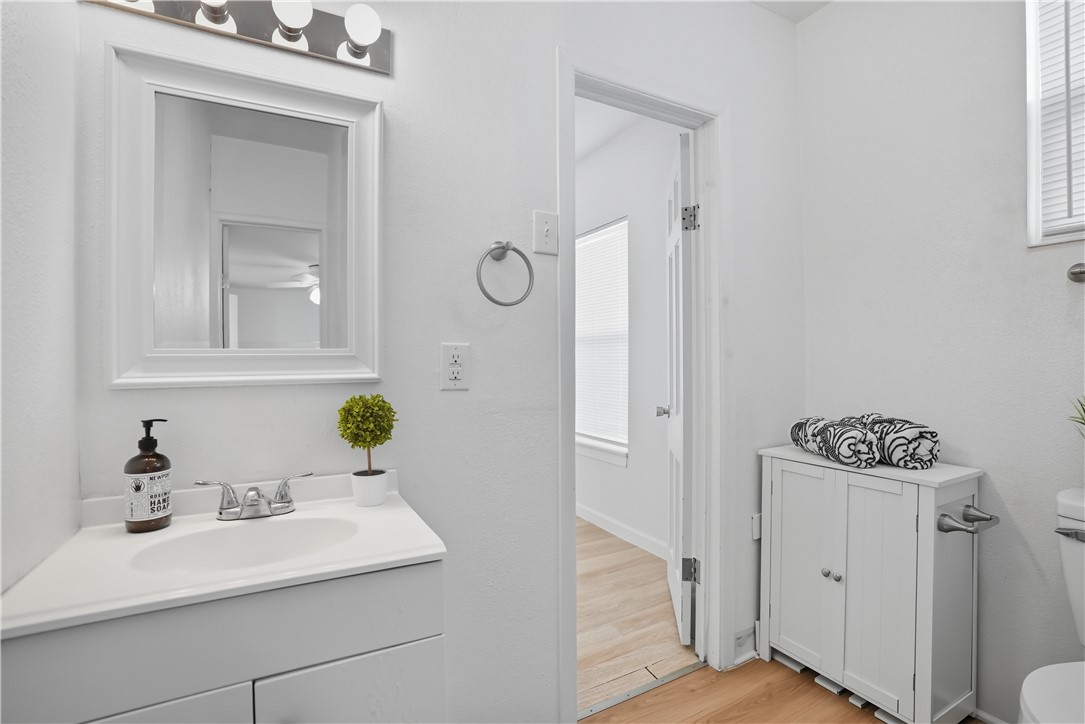 501 W Avenue D Ave Property Photo 8