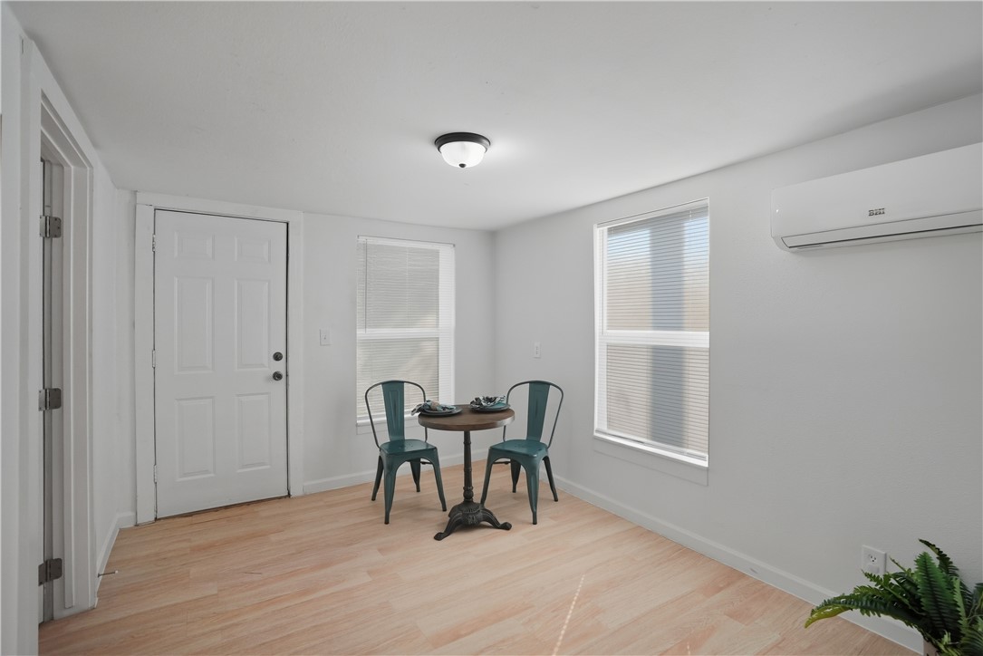 501 W Avenue D Ave Property Photo 10