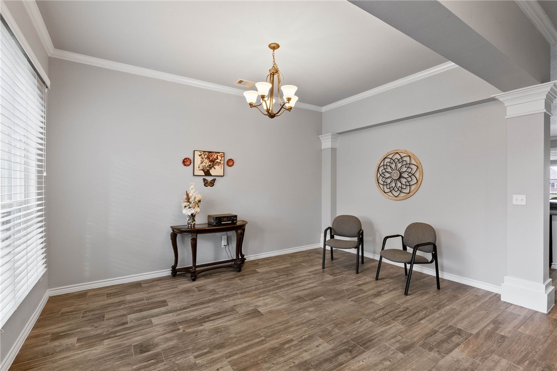 6 Reserve Blvd Property Photo 5