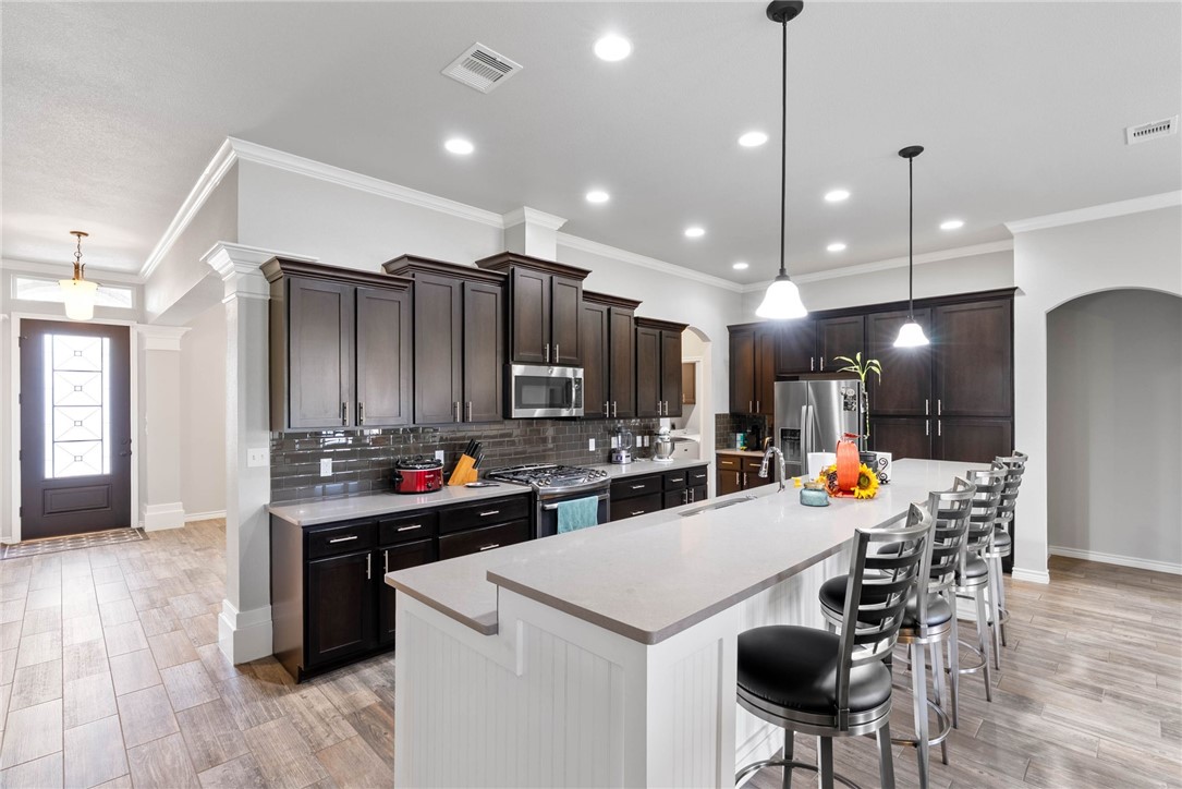 6 Reserve Blvd Property Photo 8