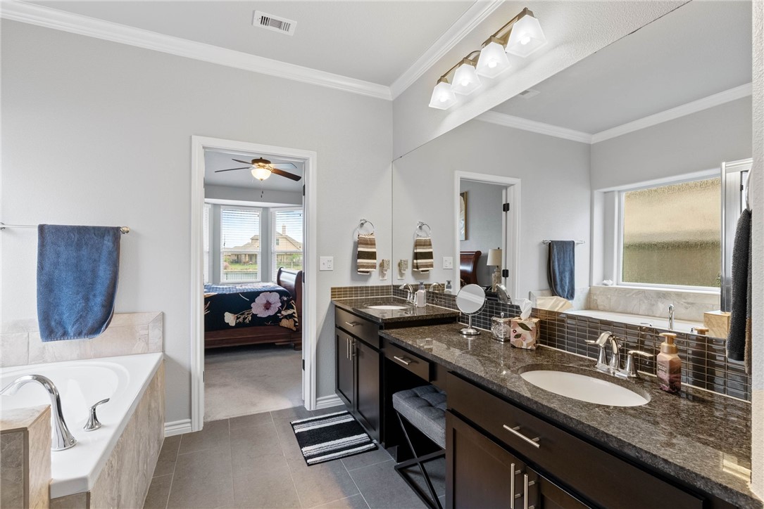 6 Reserve Blvd Property Photo 17