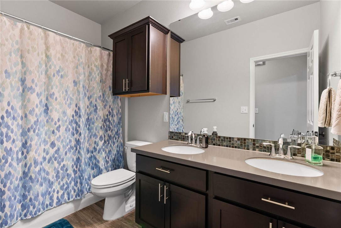 6 Reserve Blvd Property Photo 23