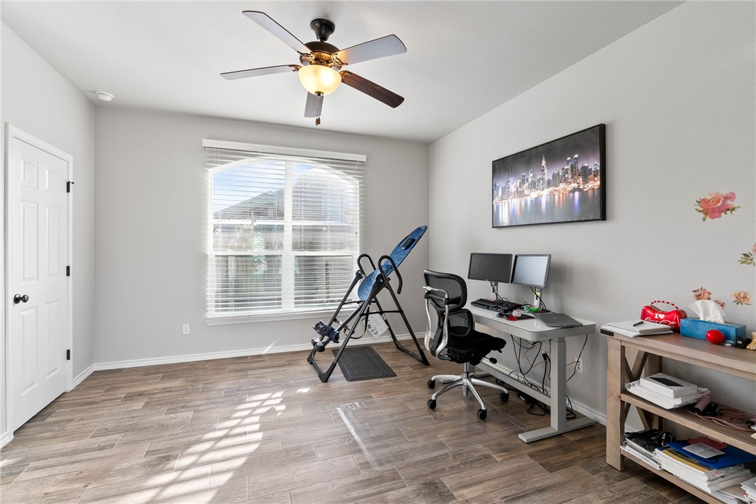 6 Reserve Blvd Property Photo 28