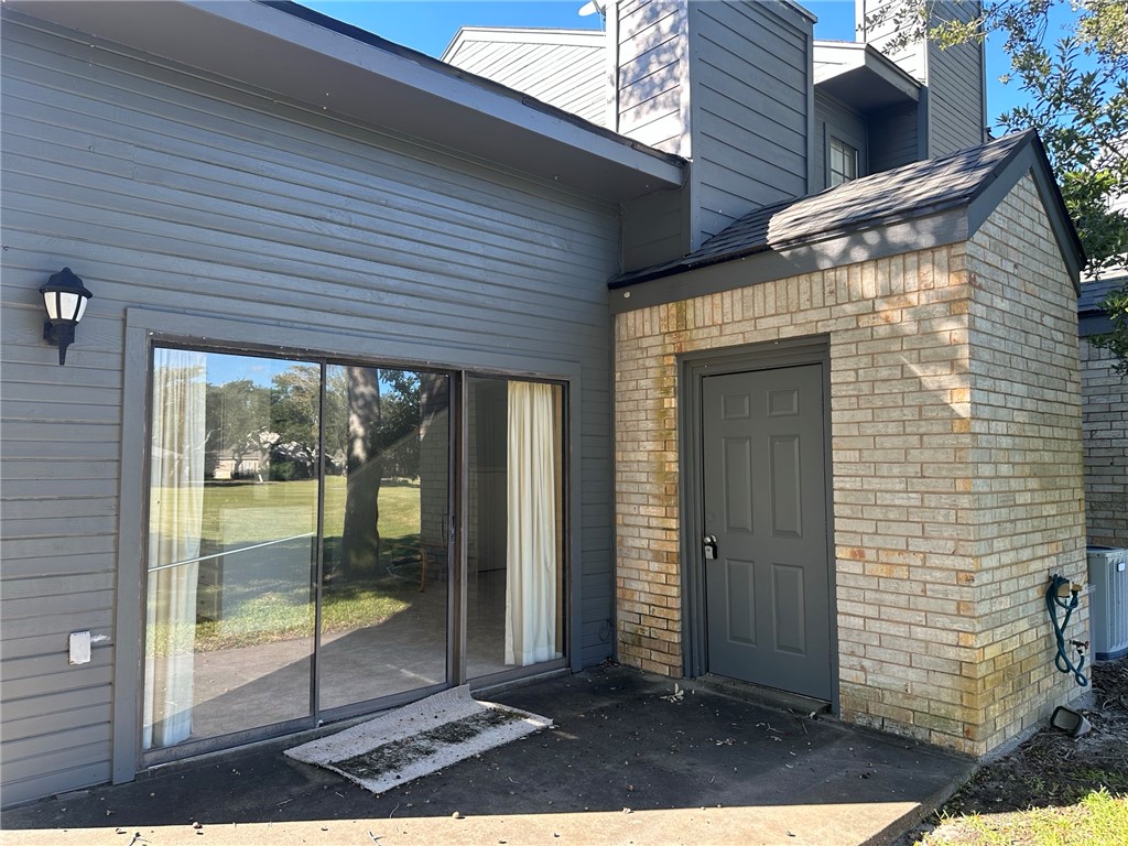 210 Oak Bay Dr 101 Property Photo 3