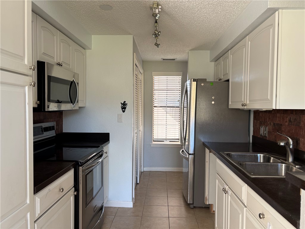 210 Oak Bay Dr 101 Property Photo 12