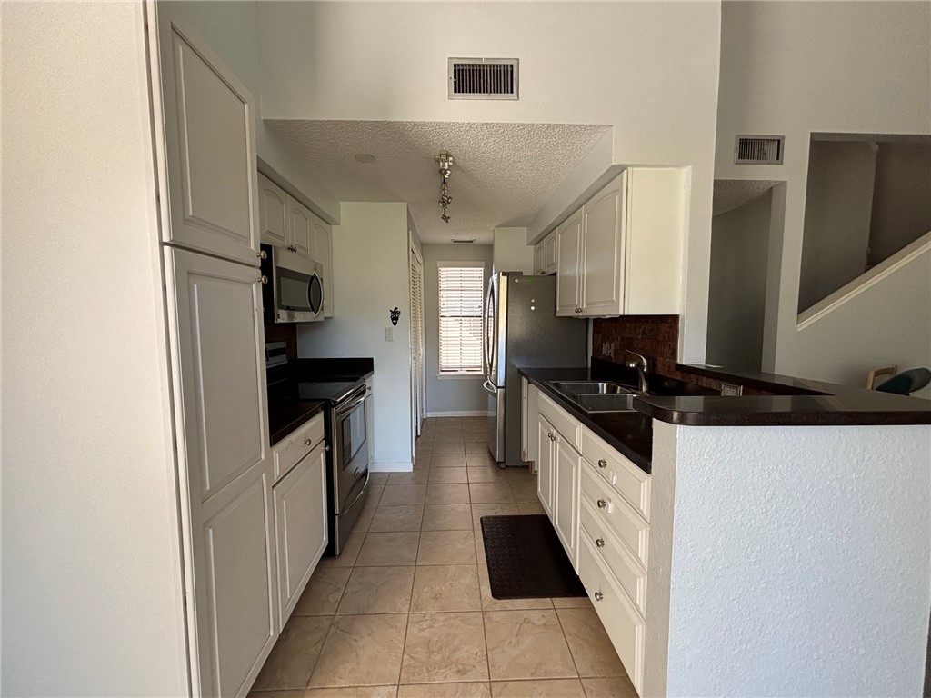 210 Oak Bay Dr 101 Property Photo 13