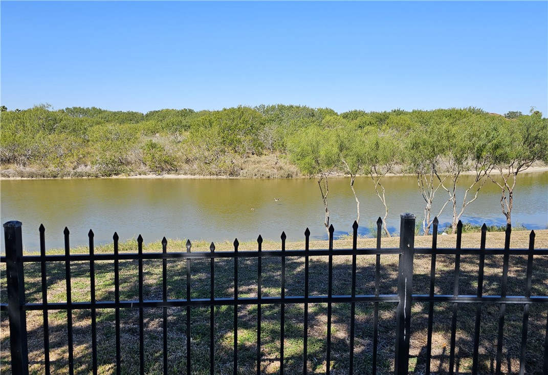 6230 Garden Court Ct Property Photo 4