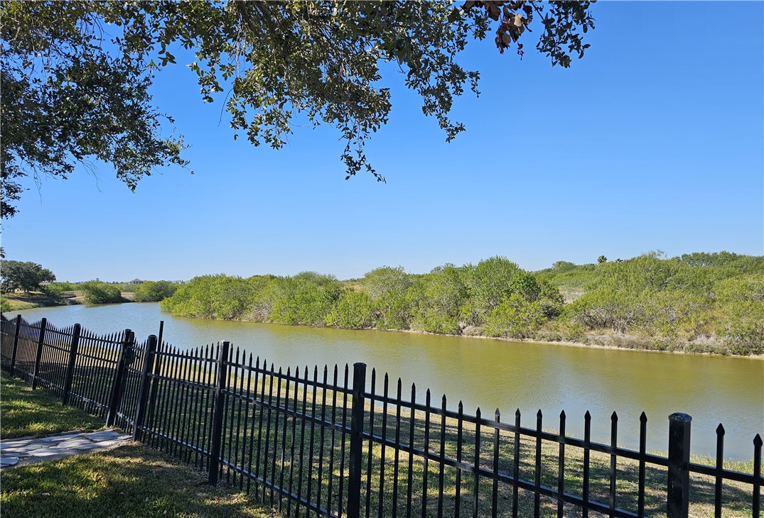 6230 Garden Court Ct Property Photo 5