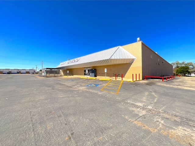 1205 Oak St Property Photo 1