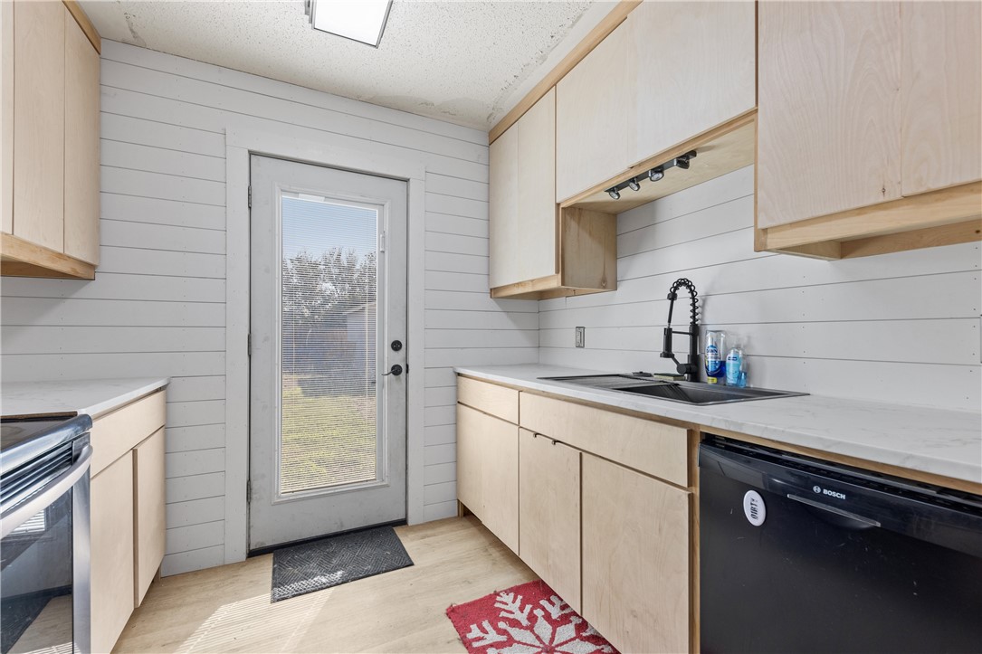 2700 Avenue D Property Photo 6